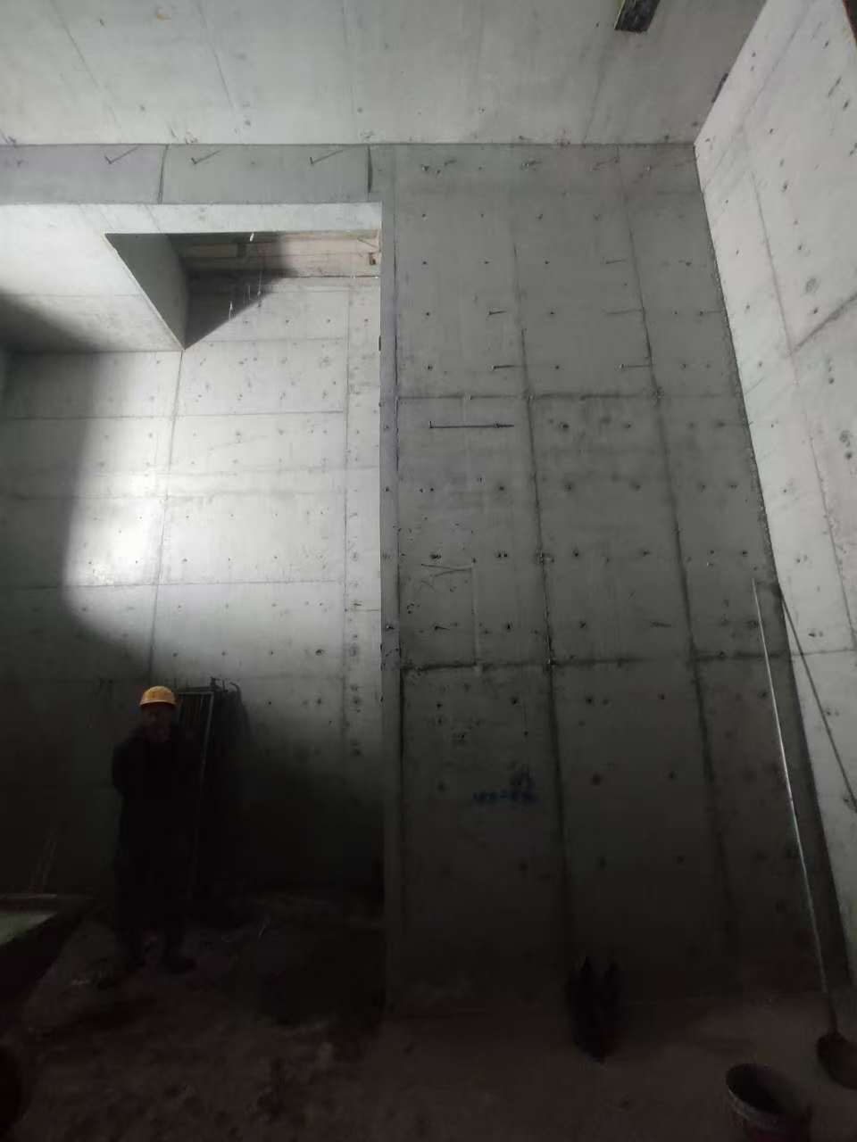 桥东墙上开槽钢筋断了有影响吗